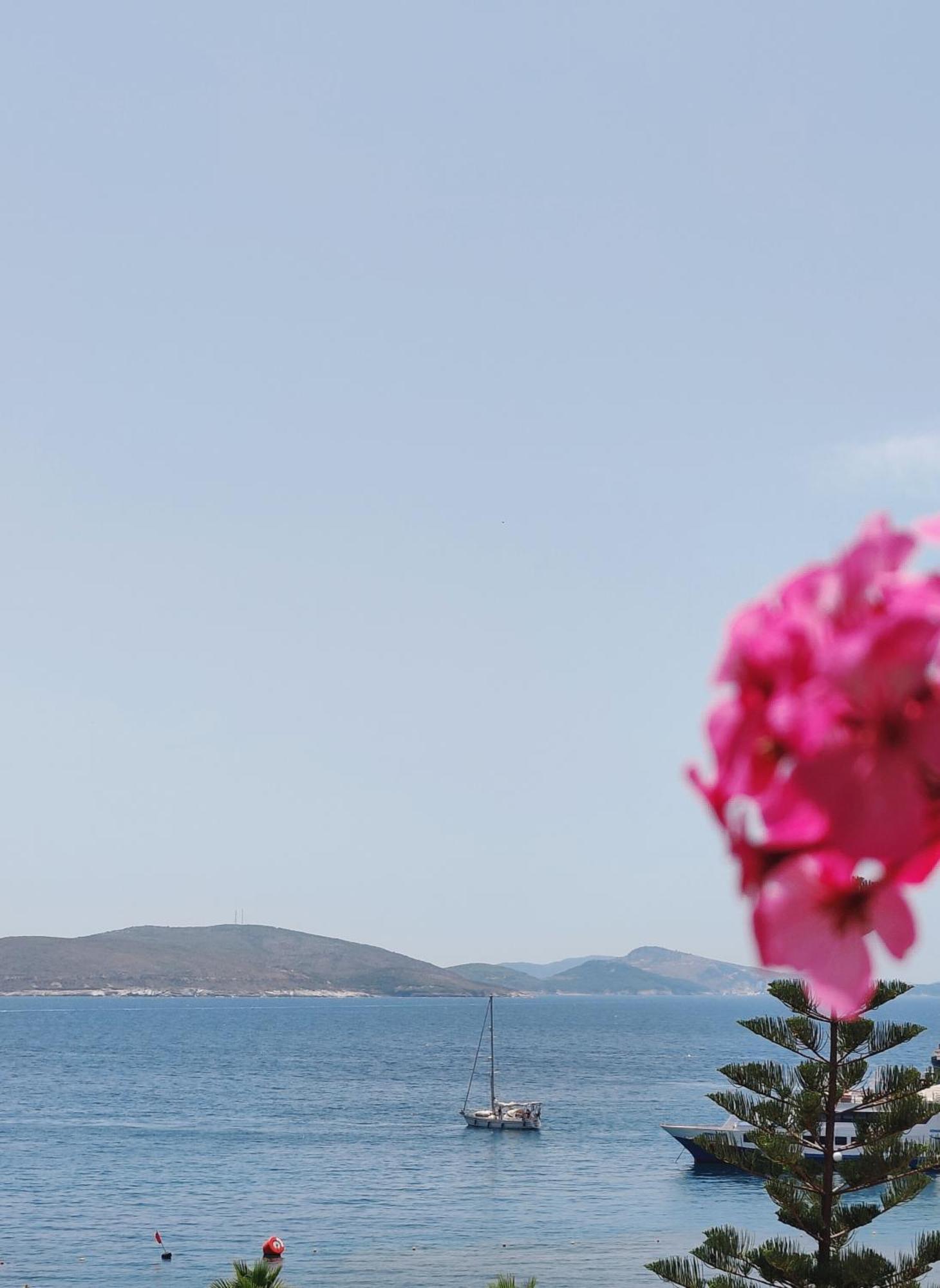סרנדה Villa Margarit Boutique Hotel מראה חיצוני תמונה